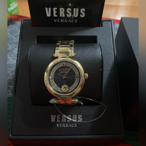 Versus Versace Covent Garden Women's 36mm Quartz Stainless - Picture 1 of 6